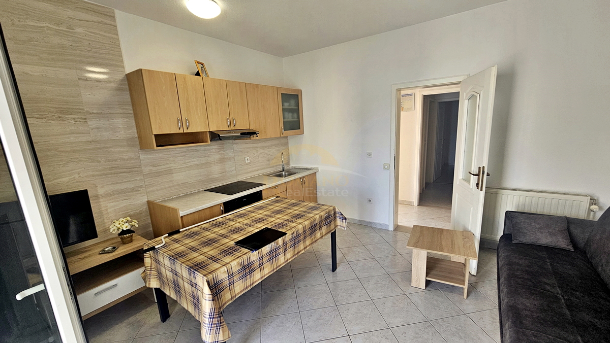 Apartmajska hiša v Okrugu Gornjem/Čiovo, drugi niz od morja - 5 apartmajev